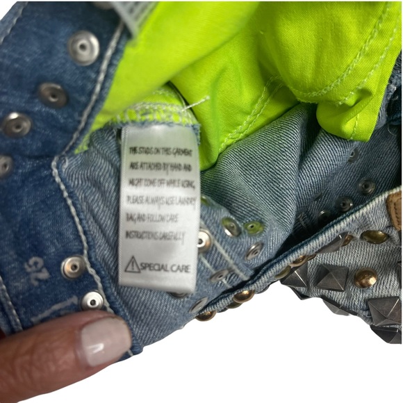 Blank NYC Distressed Studded Mini Denim Shorts 25 - Picture 7 of 15